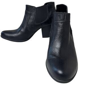 B.O.C Born Concept Leather Bootie Womens Size 9.5 Ankle Chelsea Pull On Heel